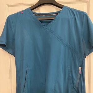 Koi lite scrub top